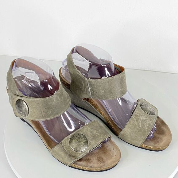 TAOS Carousel 2 Wedge Sandal Gray Leather Womens US  8-8.5 / EU 39 Walking Shoe - Picture 3 of 11